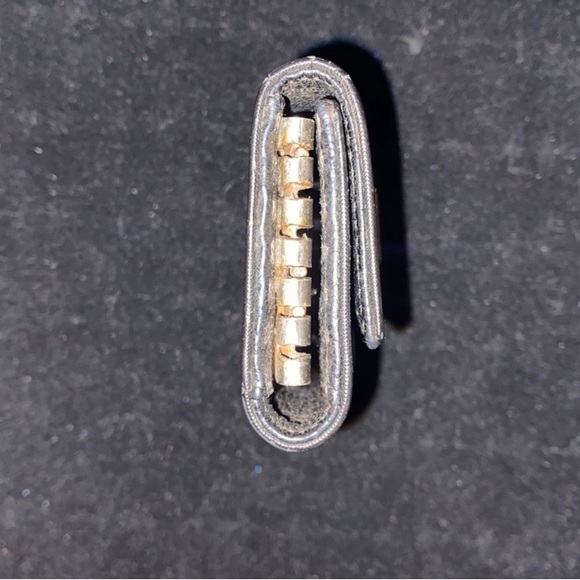 Authentic BVLGARI Ribbed 4 Prong Leather Key holder In Excellent Condition - Picture 10 of 10